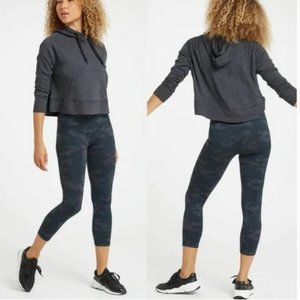 SPANX Look at Me Now Black Camo Seamless Cropped Leggings Size Medium